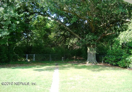 10140 Herndon Road Jacksonville, FL 32246 - Photo 19 of 23 Back Yard View