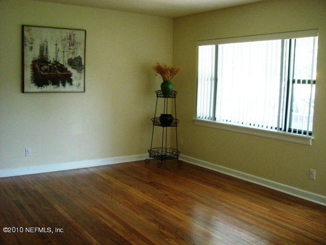 10140 Herndon Road Jacksonville, FL 32246 - Photo 9 of 23 Living room