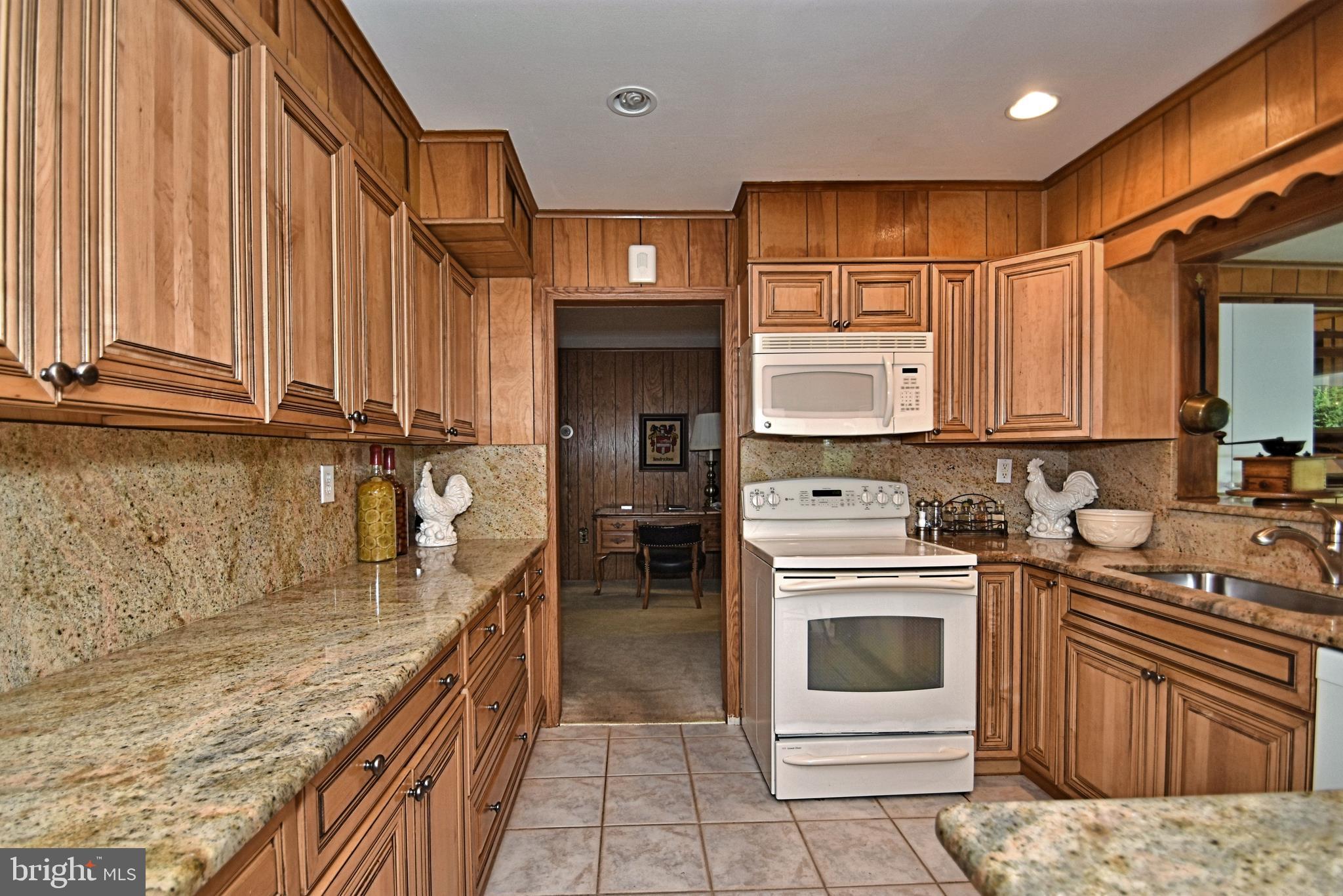 85 Towns Road Levittown, PA 19056 - Photo 14 of 44 Gallery Image 14