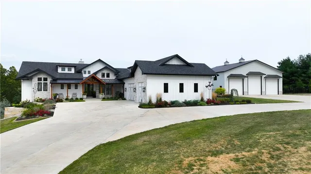 $2,195,000 | 10615 Lancaster Road, Liberty, MO 64068