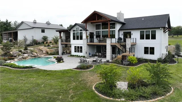 $2,195,000 | 10615 Lancaster Road, Liberty, MO 64068