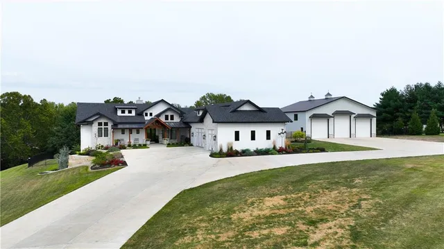 $2,195,000 | 10615 Lancaster Road, Liberty, MO 64068