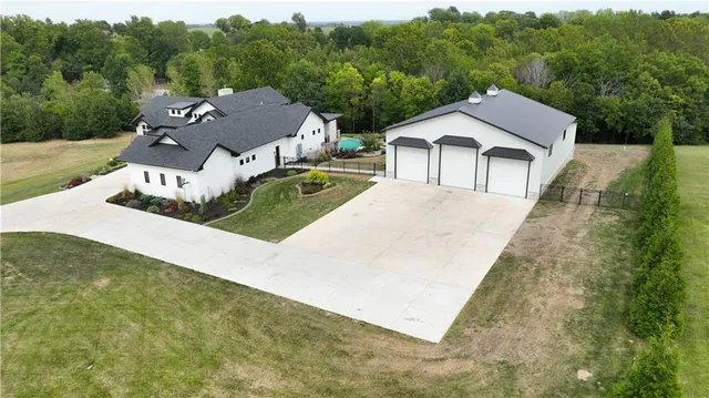 $2,195,000 | 10615 Lancaster Road, Liberty, MO 64068