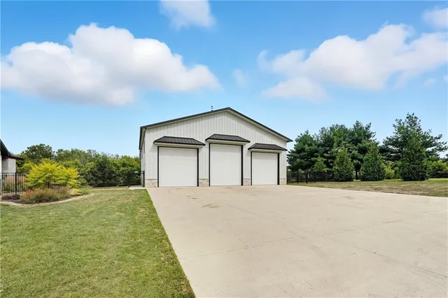 $2,195,000 | 10615 Lancaster Road, Liberty, MO 64068