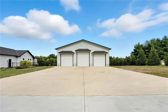 $2,195,000 | 10615 Lancaster Road, Liberty, MO 64068