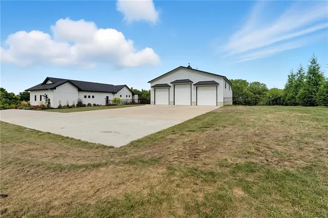 $2,195,000 | 10615 Lancaster Road, Liberty, MO 64068