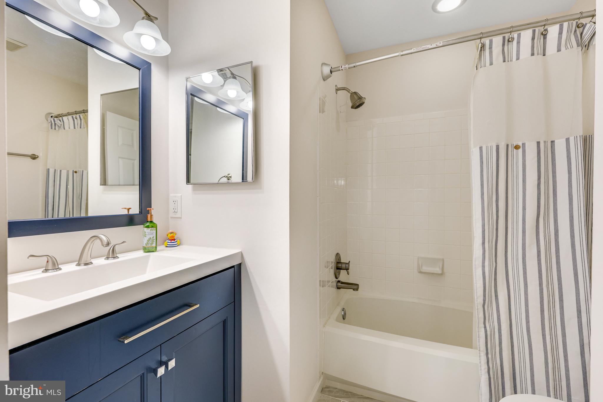 21261 Mirror Ridge Place Sterling, VA 20164 - Photo 18 of 31 Gallery Image 18