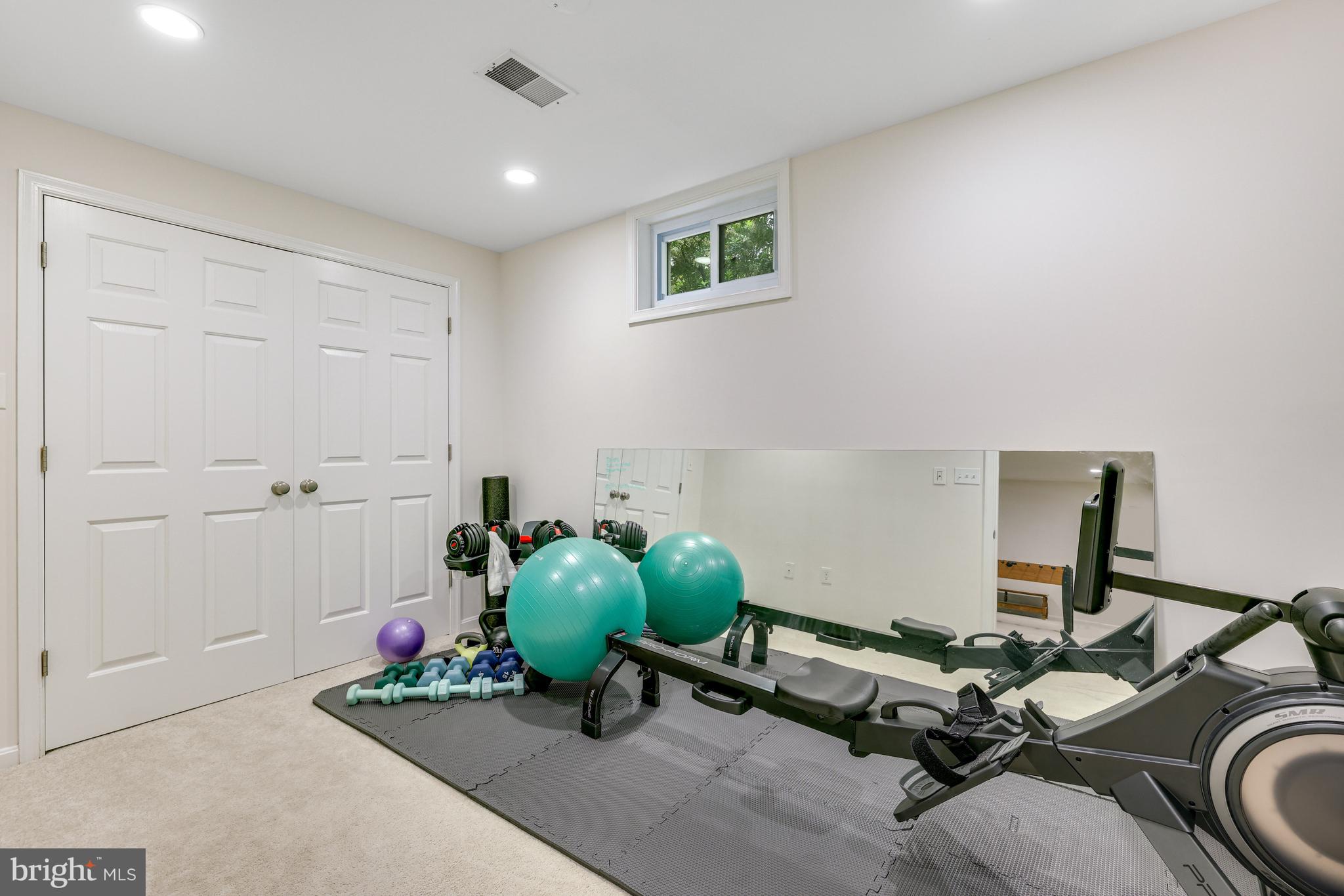21261 Mirror Ridge Place Sterling, VA 20164 - Photo 26 of 31 Gallery Image 26