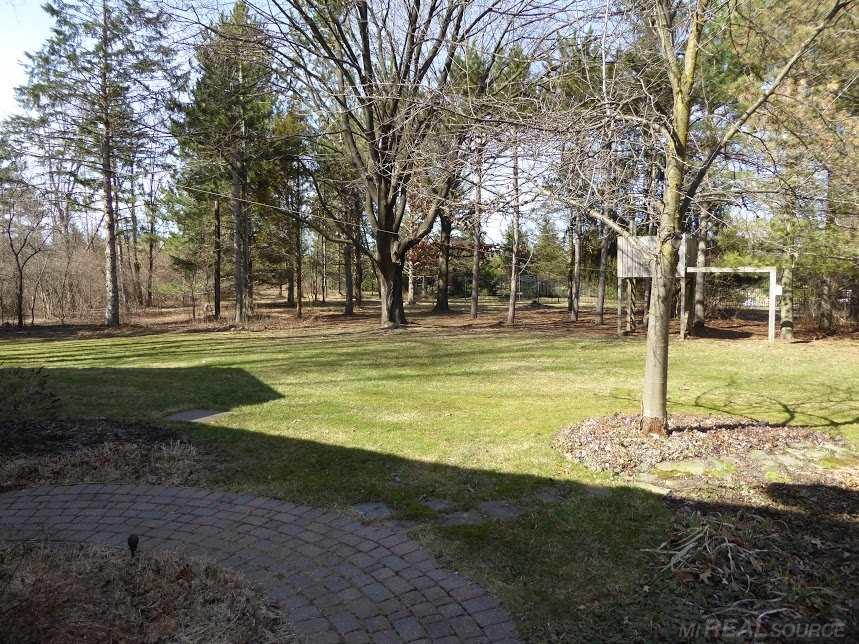 647 East Gunn Road Rochester, MI 48306 - Photo 23 of 26