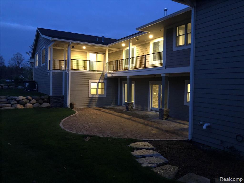 354 Olivewood Court Rochester, MI 48306 - Photo 10 of 77