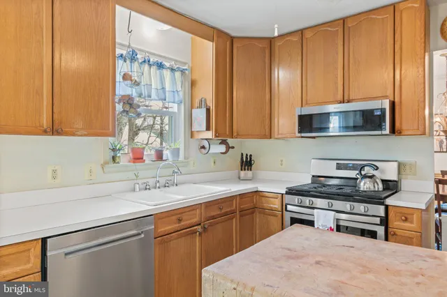 $449,900 | 7211 Lord Barton Drive, Fredericksburg, VA 22407