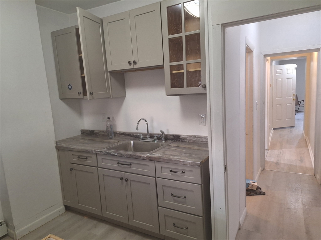 38 Byers Street Springfield, MA 01105 - Photo 11 of 27