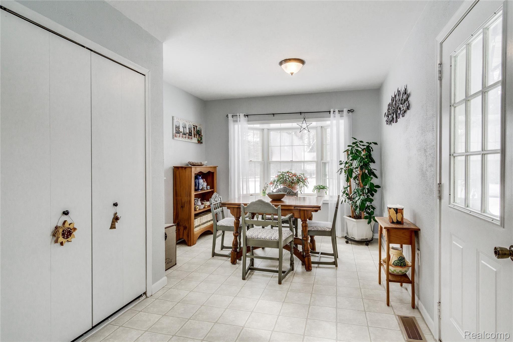 5419 Oak Grove Road Howell, MI 48855 - Photo 8 of 18 Interiors (2 of 28).jpg