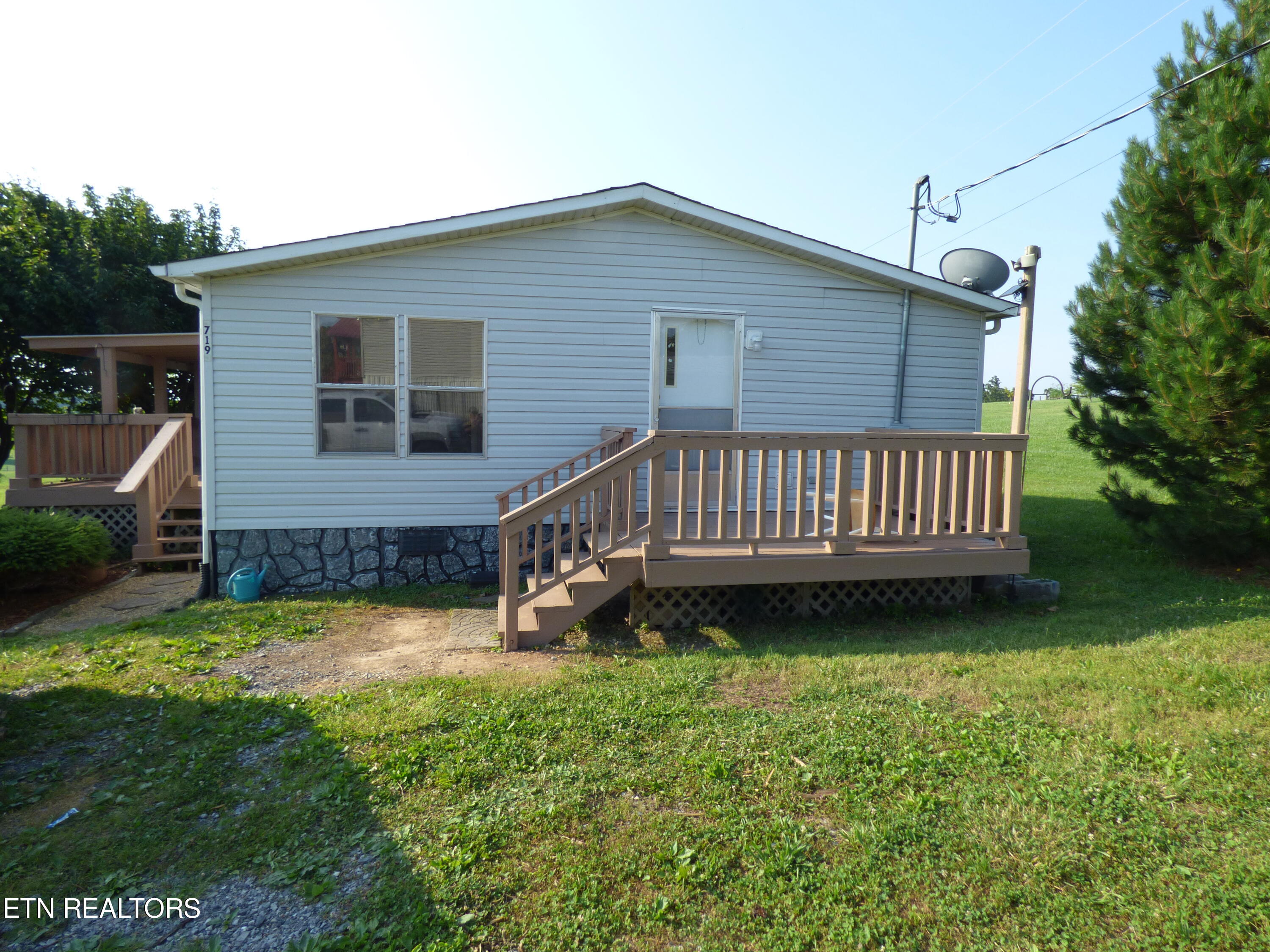 719 Sam Martin Road Dandridge, TN 37725 - Photo 2 of 22 P1290602