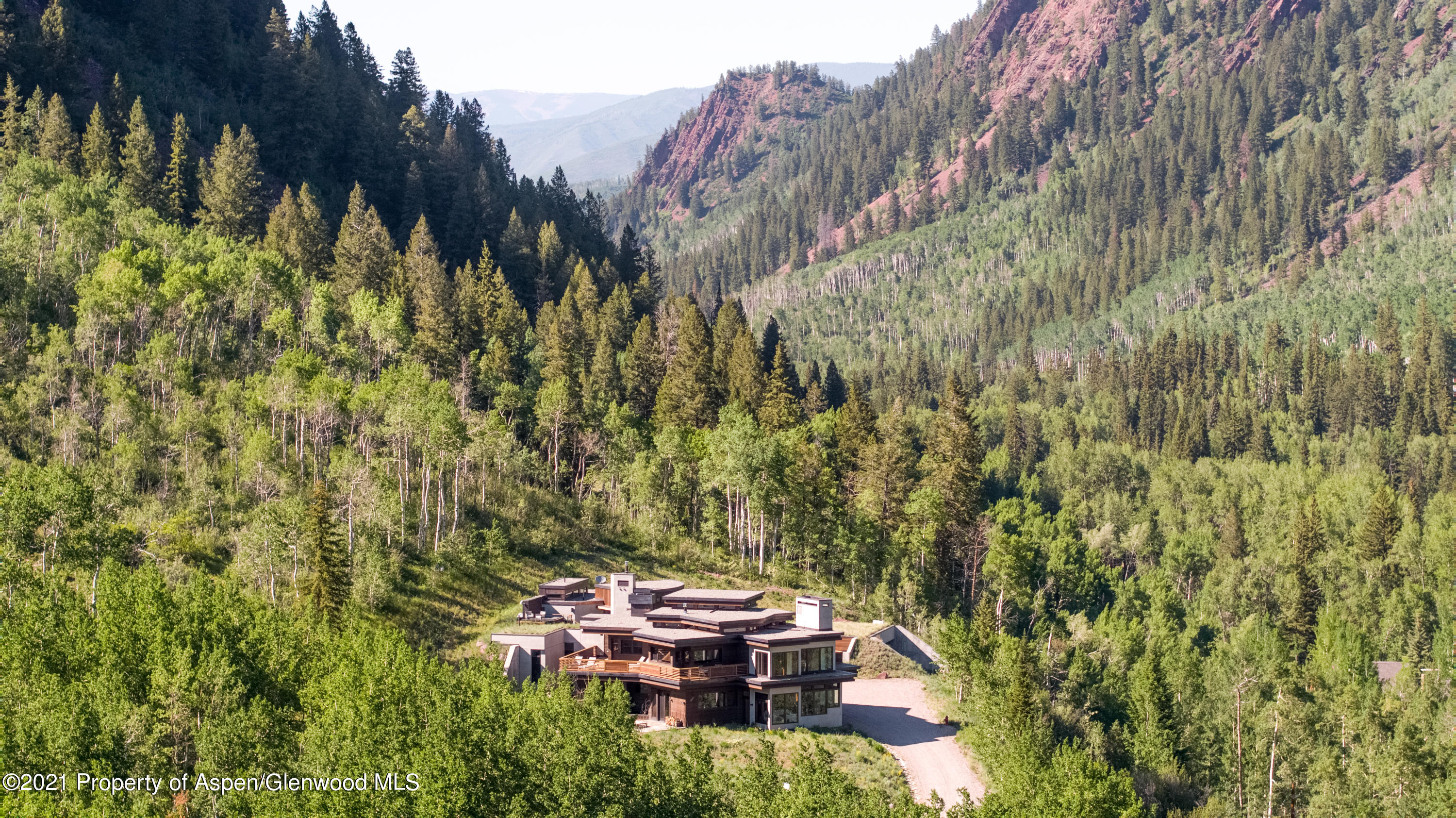 255 Conundrum Creek Road Aspen, CO 81611 - Photo 19 of 70 a backyard of a house with trees