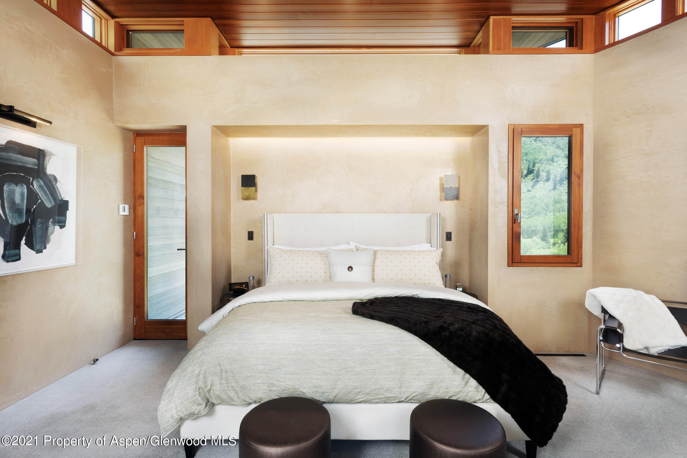 255 Conundrum Creek Road Aspen, CO 81611 - Photo 33 of 70 a bedroom with a bed and window