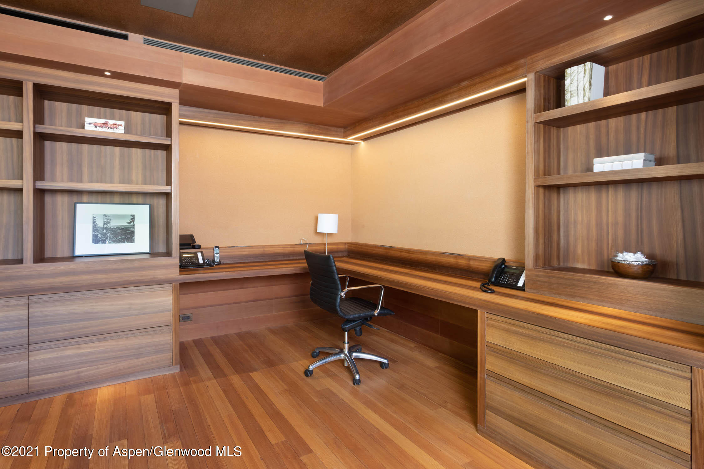 255 Conundrum Creek Road Aspen, CO 81611 - Photo 38 of 70 a room with gym equipment