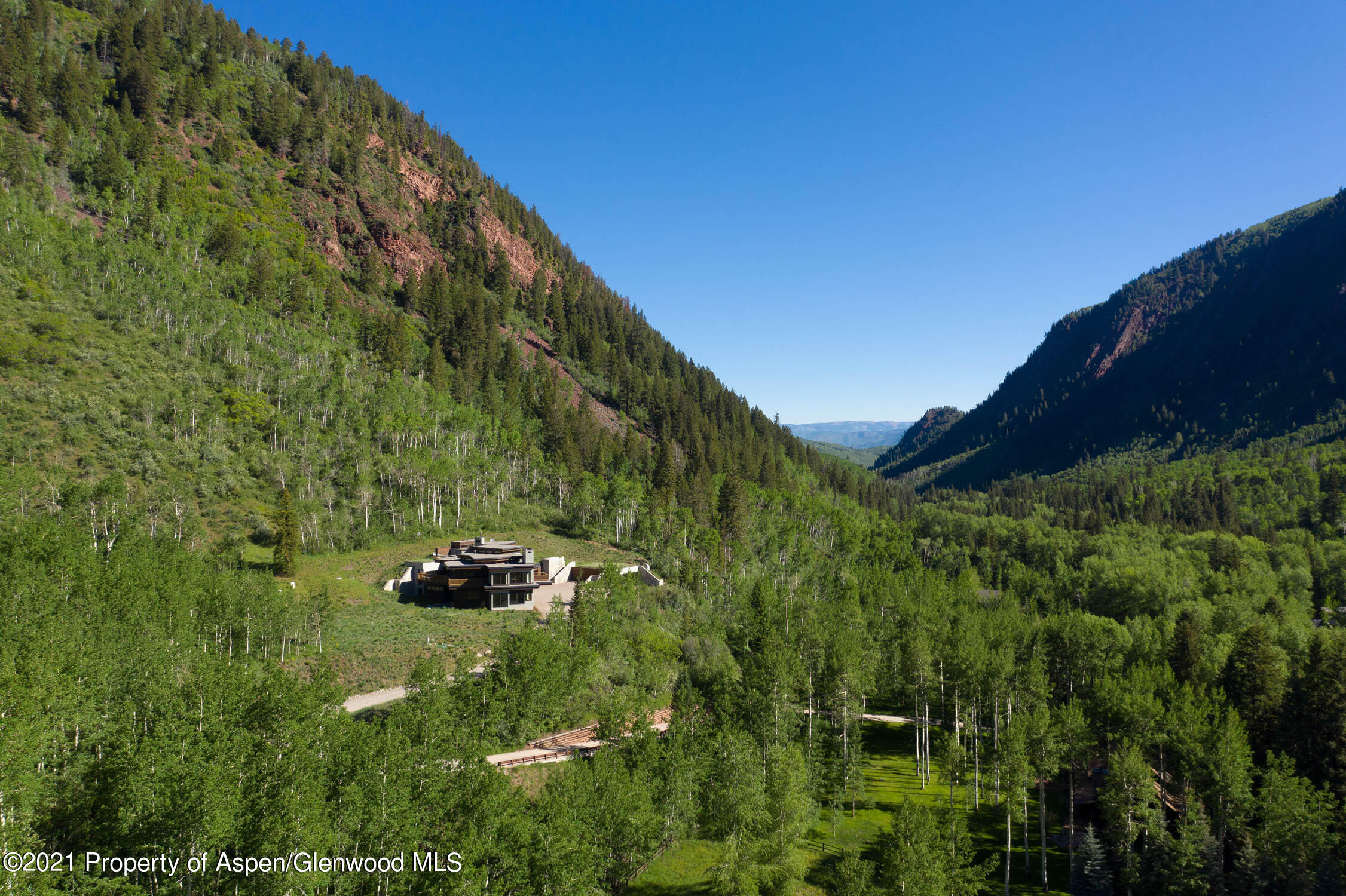 255 Conundrum Creek Road Aspen, CO 81611 - Photo 51 of 70 a backyard of a house with lots of green space