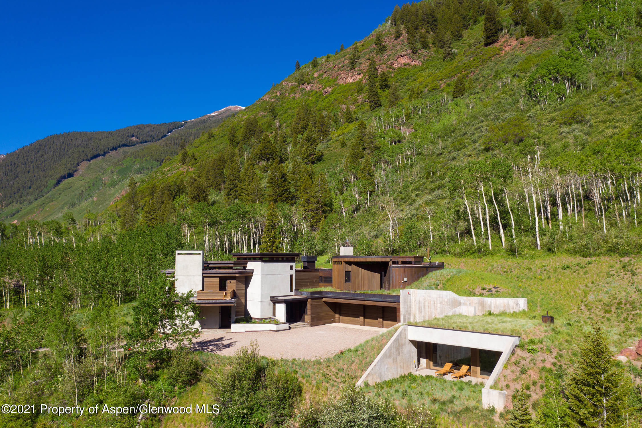 255 Conundrum Creek Road Aspen, CO 81611 - Photo 8 of 70 a backyard of a house with table and chairs
