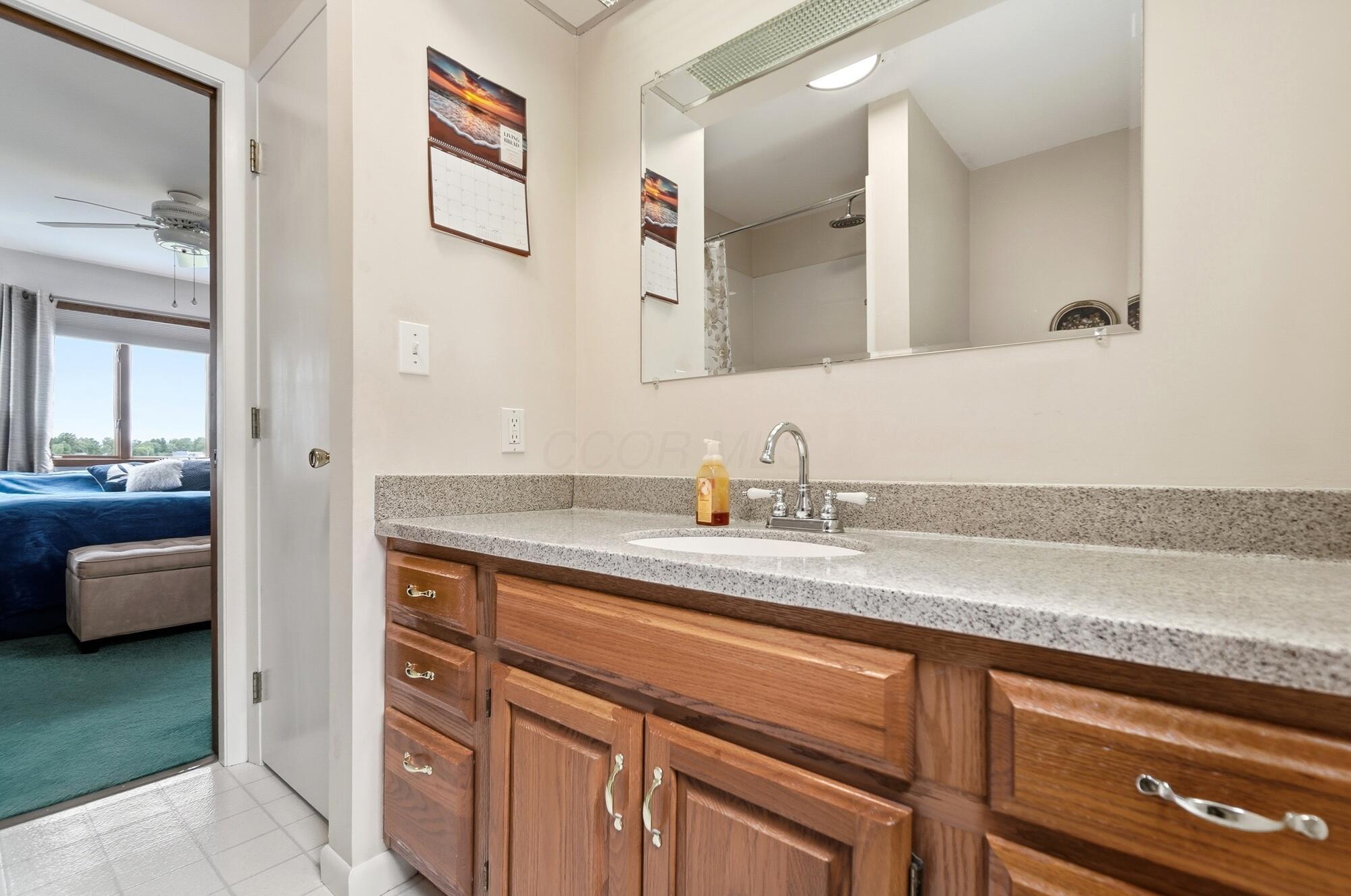 3250 South Bank Road Northeast Millersport, OH 43046 - Photo 40 of 79 Owner Suite Private Bath - 3250 South Bank Road NE, Millersport, OH 43046
