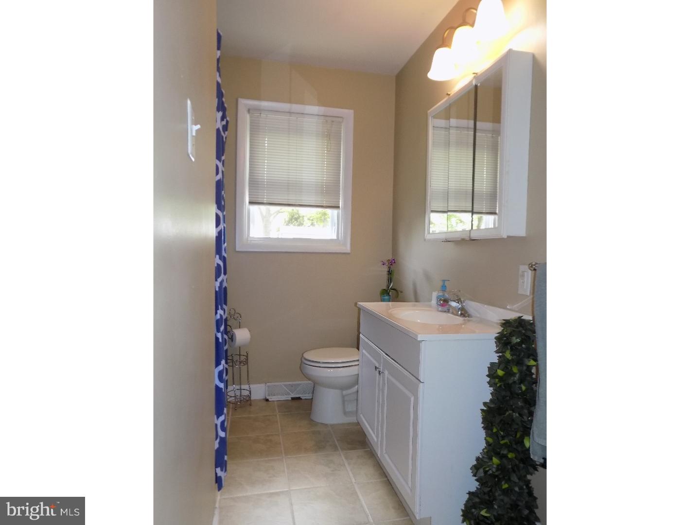 11 Livingstone Road Sewell, NJ 08080 - Photo 15 of 18 Bathroom