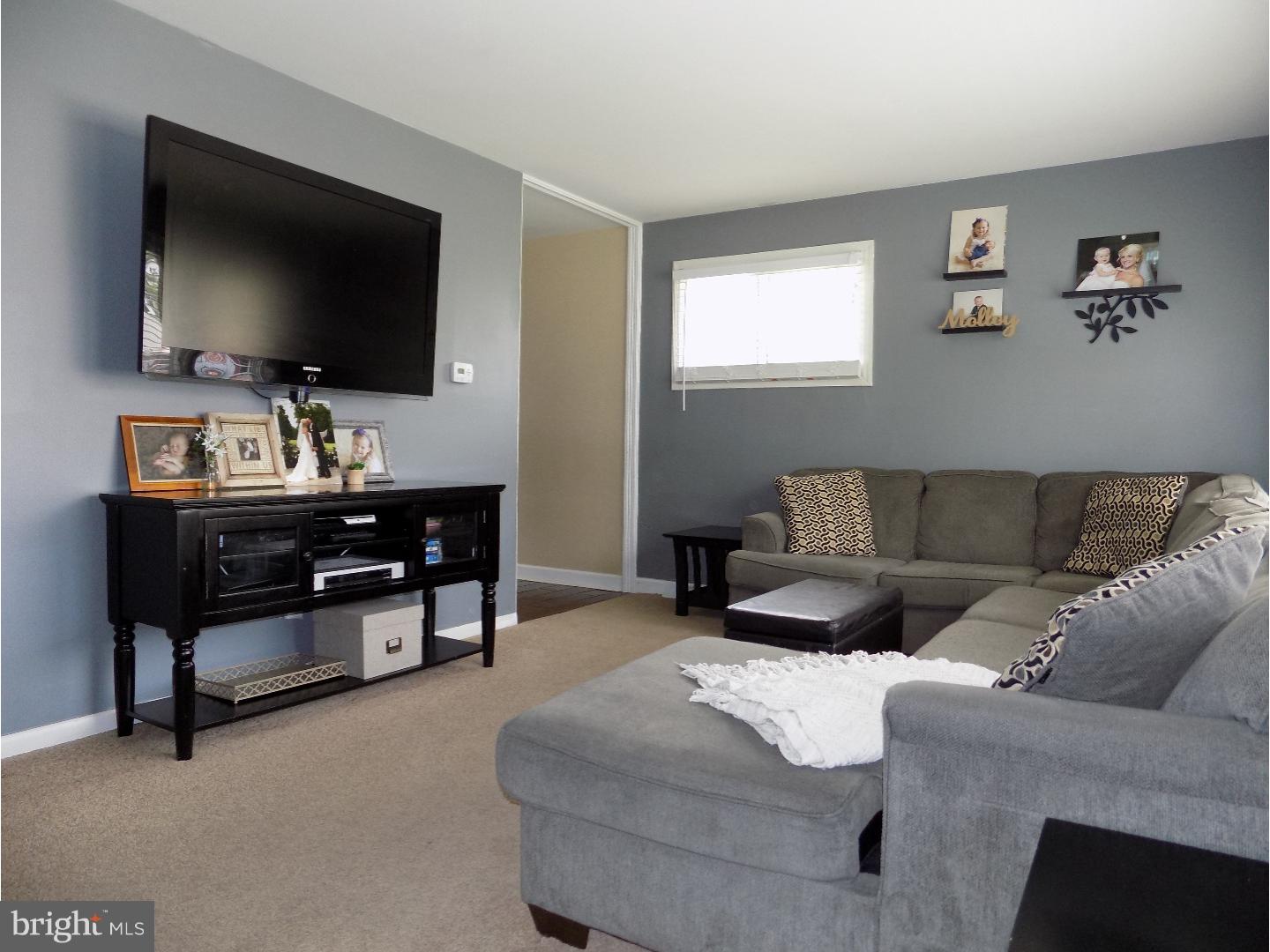 11 Livingstone Road Sewell, NJ 08080 - Photo 4 of 18 Family Room