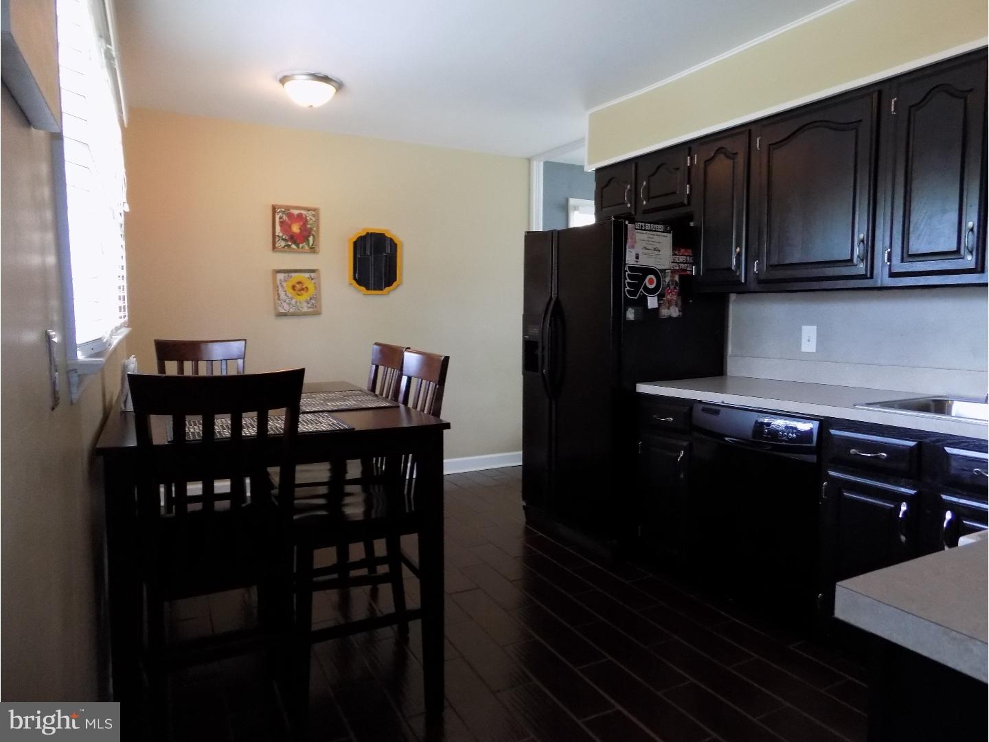 11 Livingstone Road Sewell, NJ 08080 - Photo 8 of 18 Kitchen