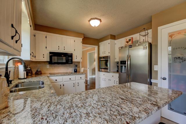 498 Cambridge Road Clarksville, TN 37043 - Photo 11 of 20 Gallery Image 11