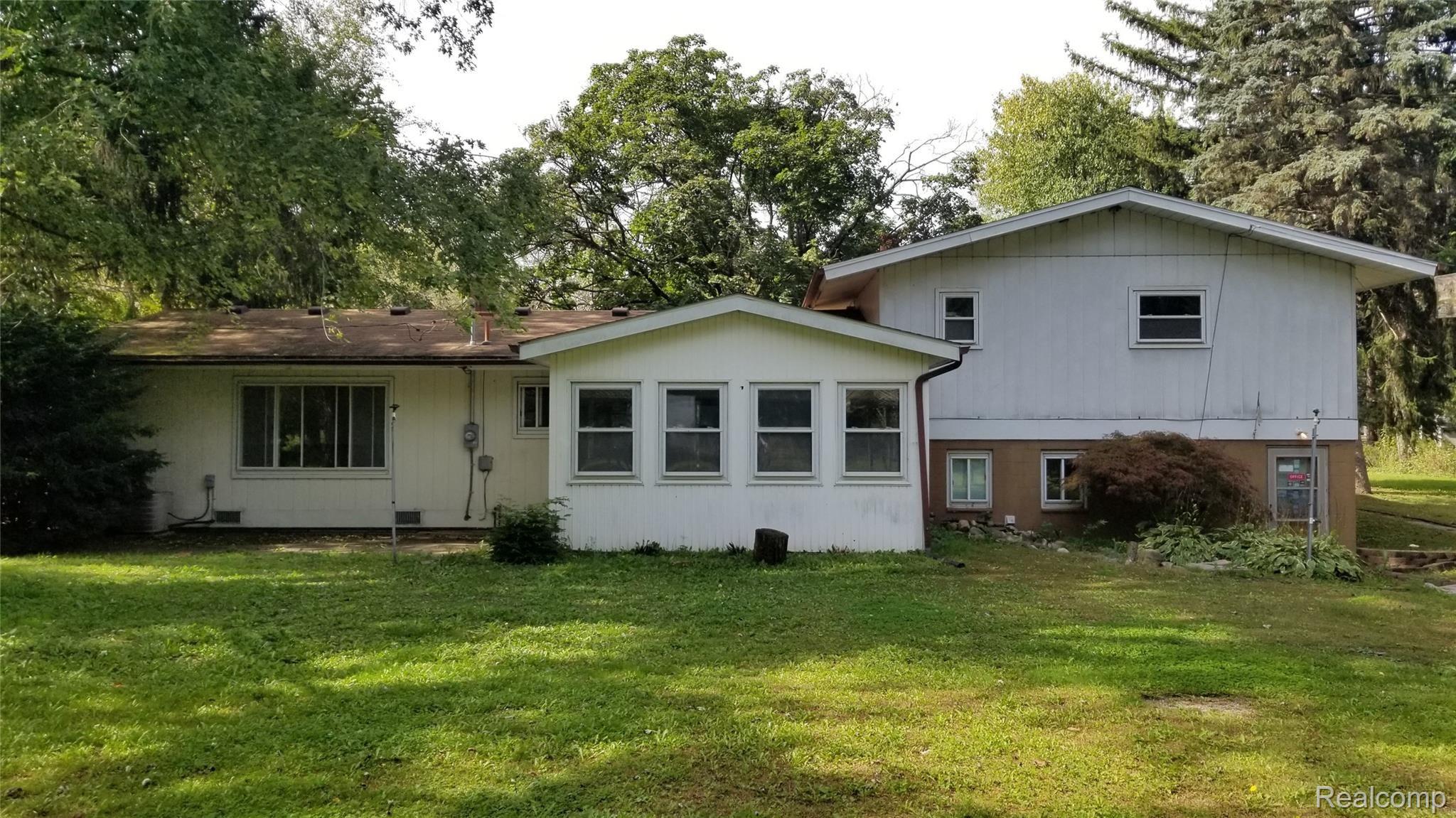 19325 Wahrman Road New Boston, MI 48164 - Photo 8 of 57 HomeRear2.jpg