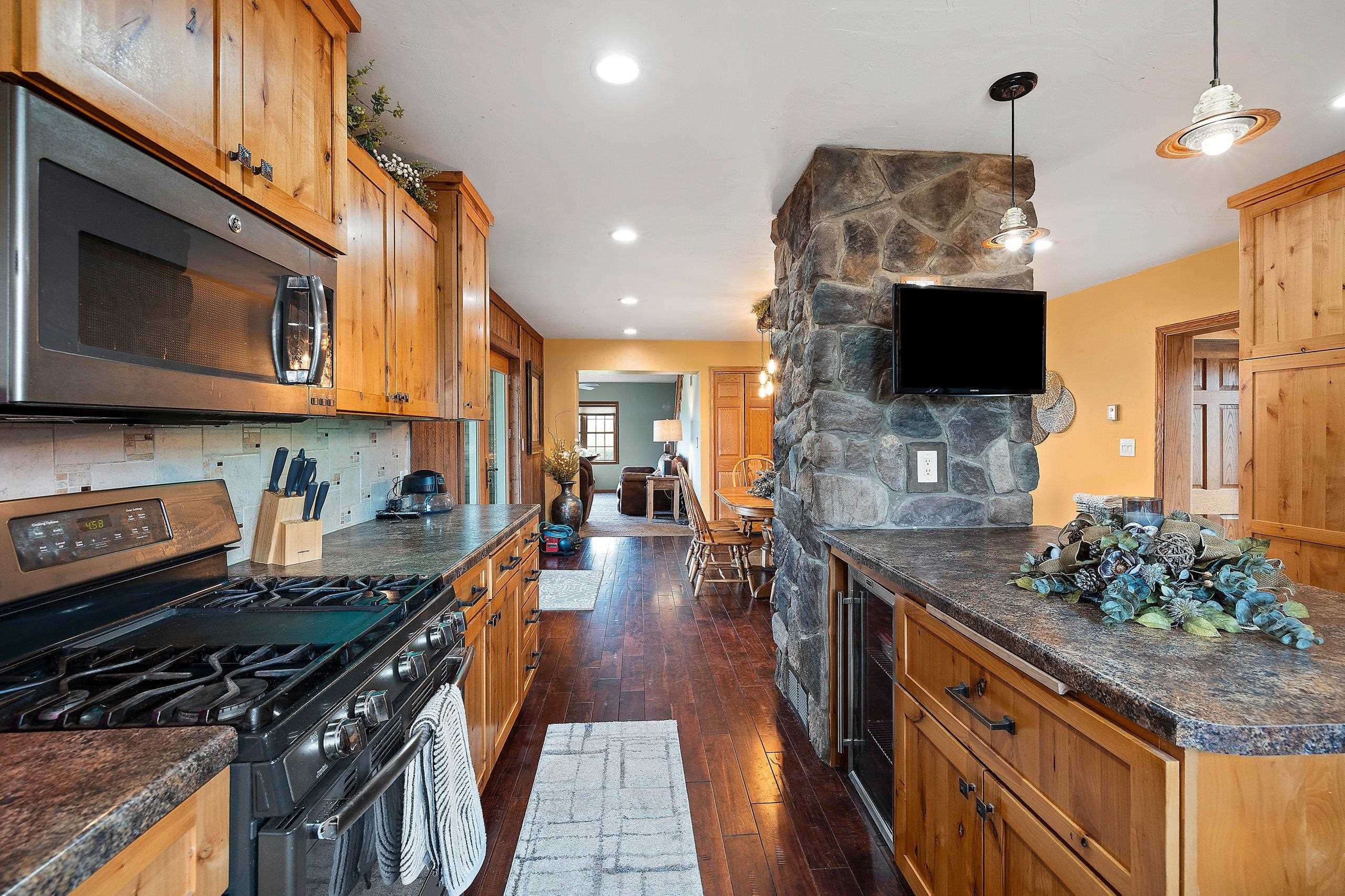 N5951 Division Road Cecil, WI 54111 - Photo 6 of 90 Gallery Image 6
