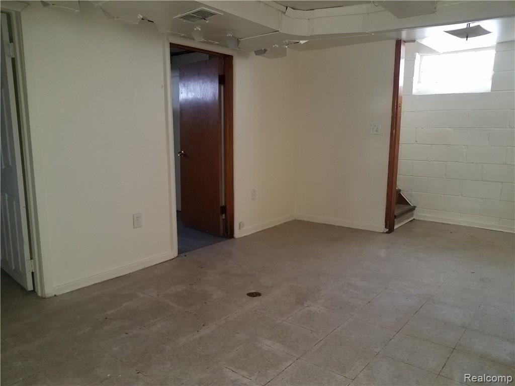 17607 Edinborough Road Detroit, MI 48219 - Photo 5 of 12