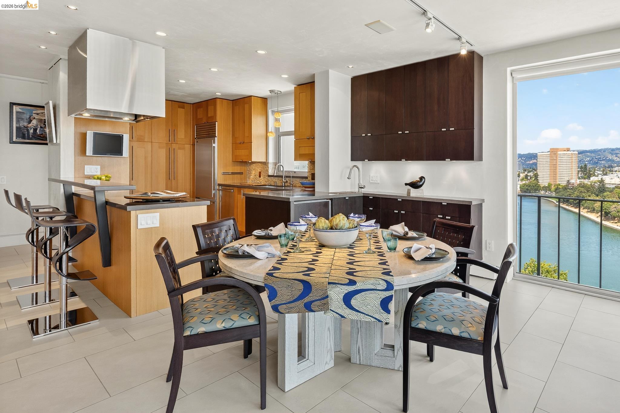 177 19th Street, Unit 10E Oakland, CA 94612 - Photo 16 of 51