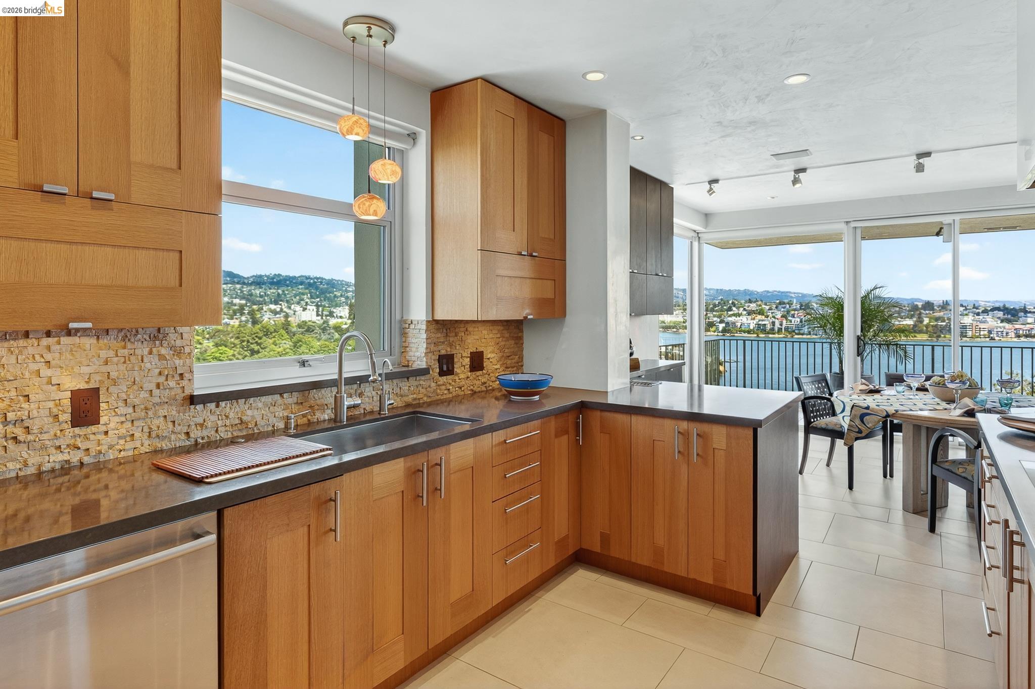 177 19th Street, Unit 10E Oakland, CA 94612 - Photo 20 of 51