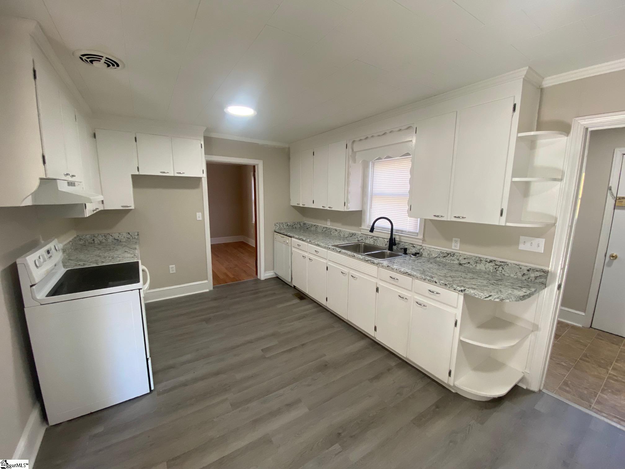 707 Shands Street Clinton, SC 29325 - Photo 6 of 14 Gallery Image 6