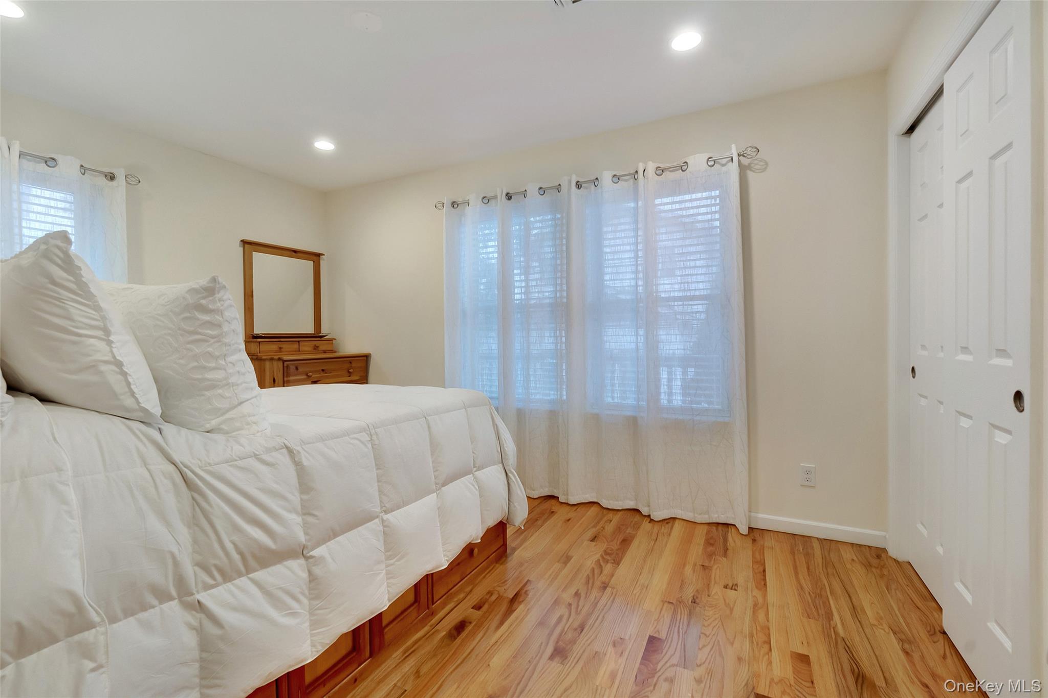 32 Janet Lane Queens, NY 11697 - Photo 13 of 27