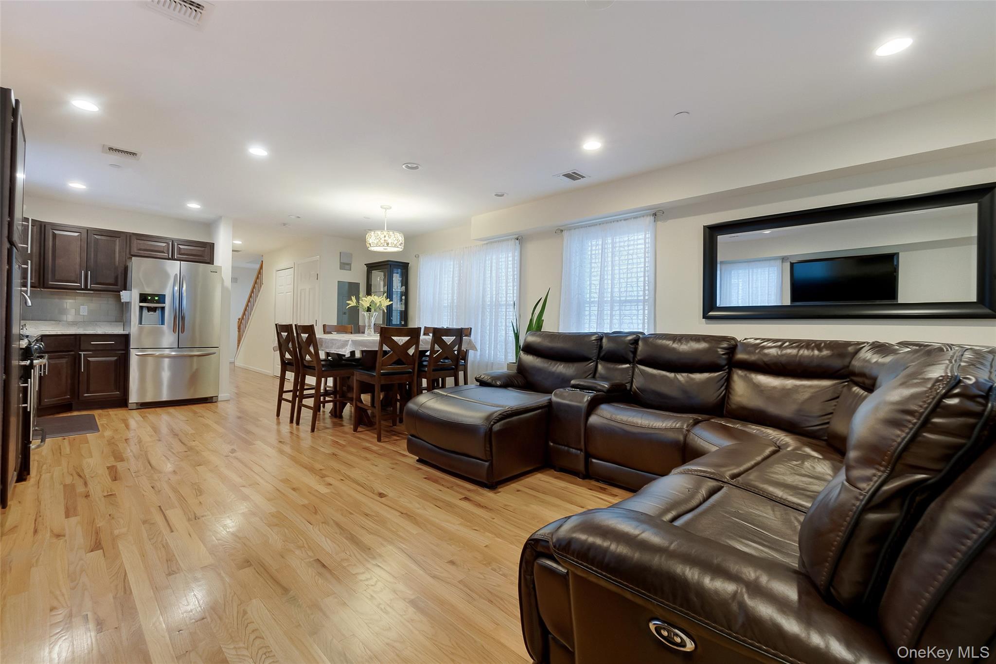 32 Janet Lane Queens, NY 11697 - Photo 2 of 27