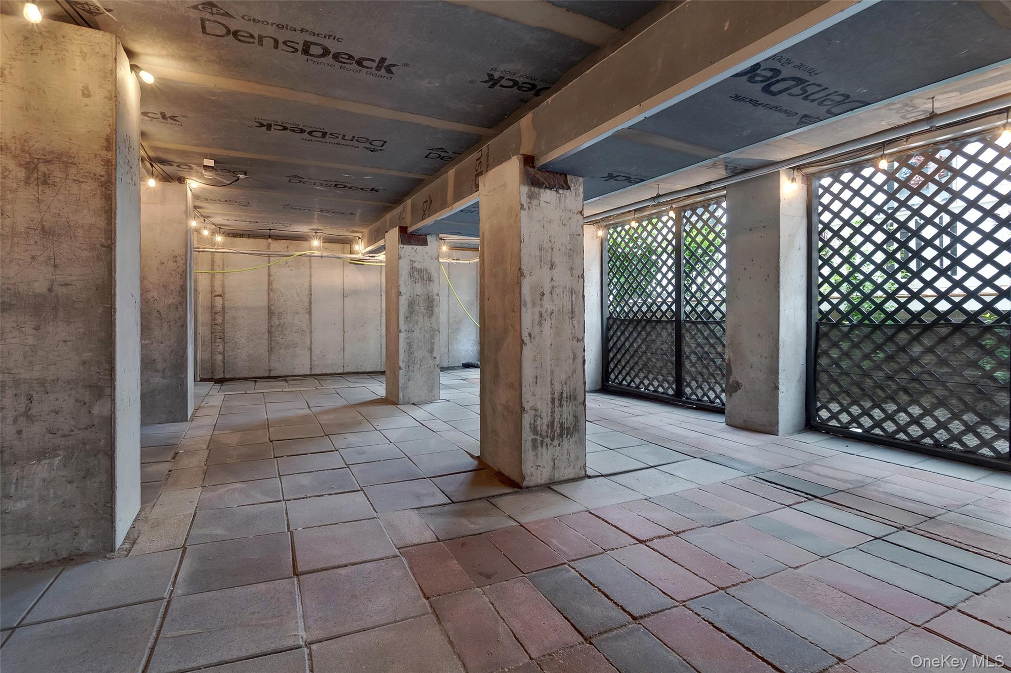 32 Janet Lane Queens, NY 11697 - Photo 23 of 27