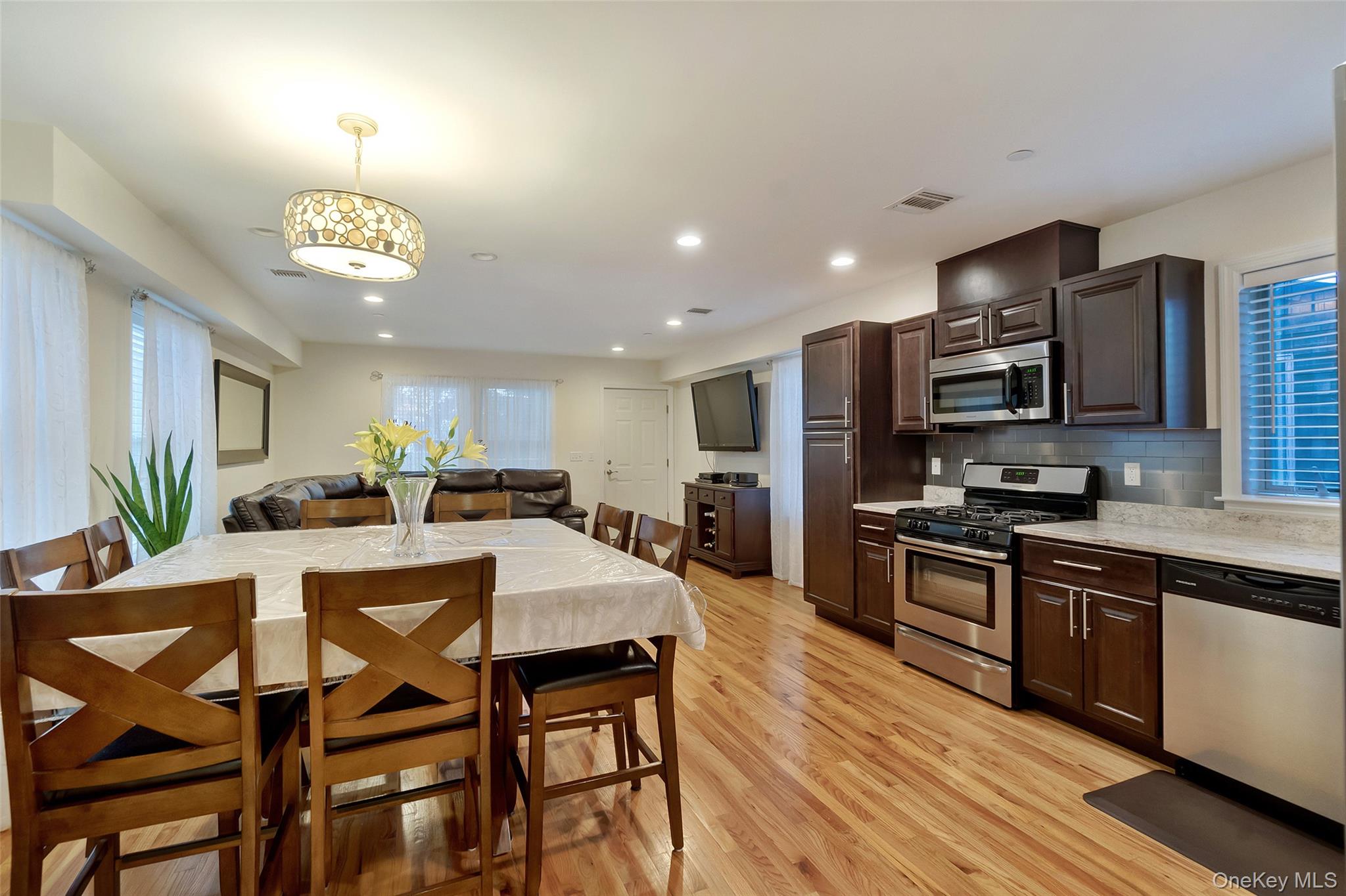 32 Janet Lane Queens, NY 11697 - Photo 8 of 27