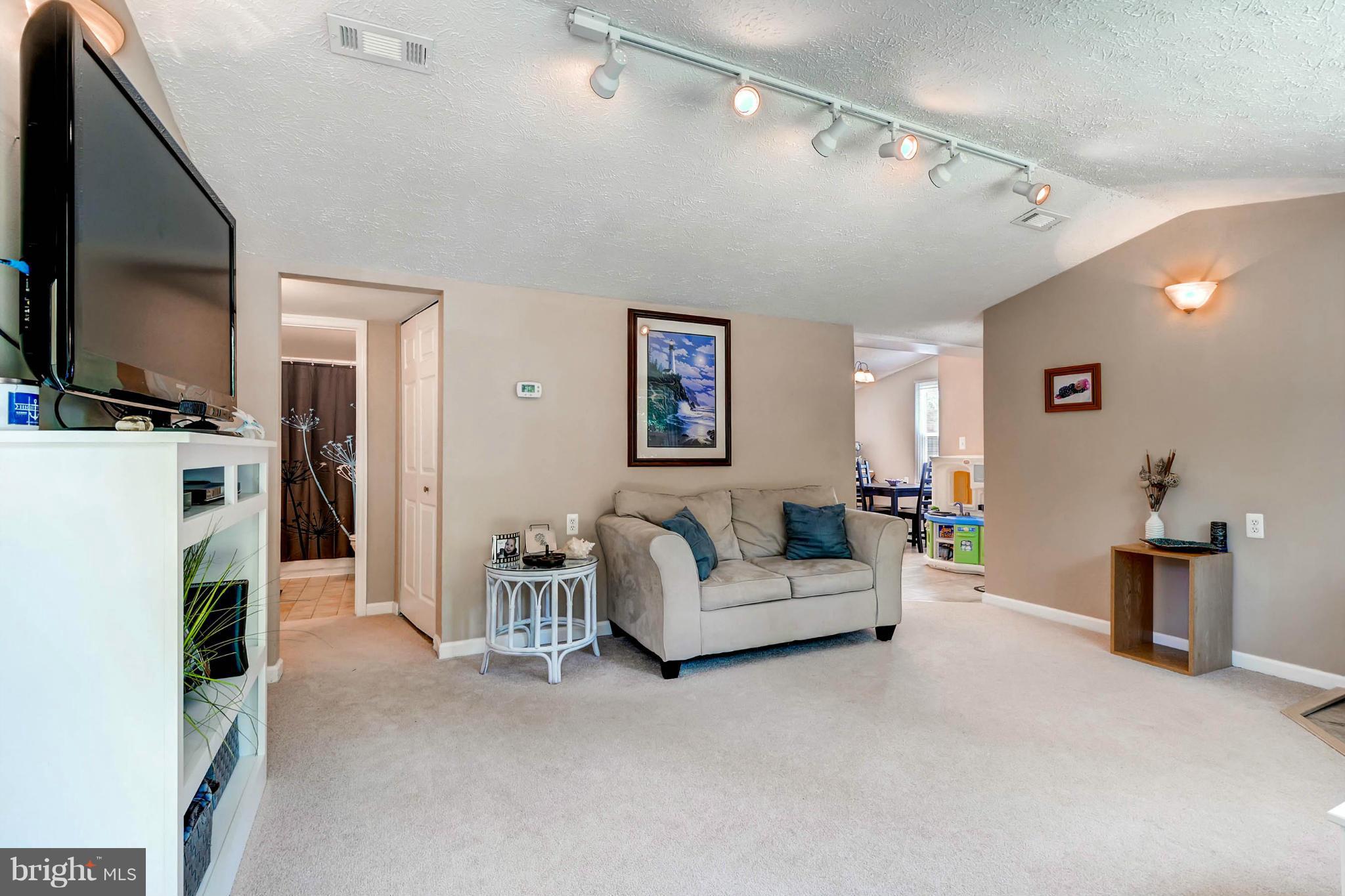 315 Flying Point Road Edgewood, MD 21040 - Photo 4 of 30 Living Room
