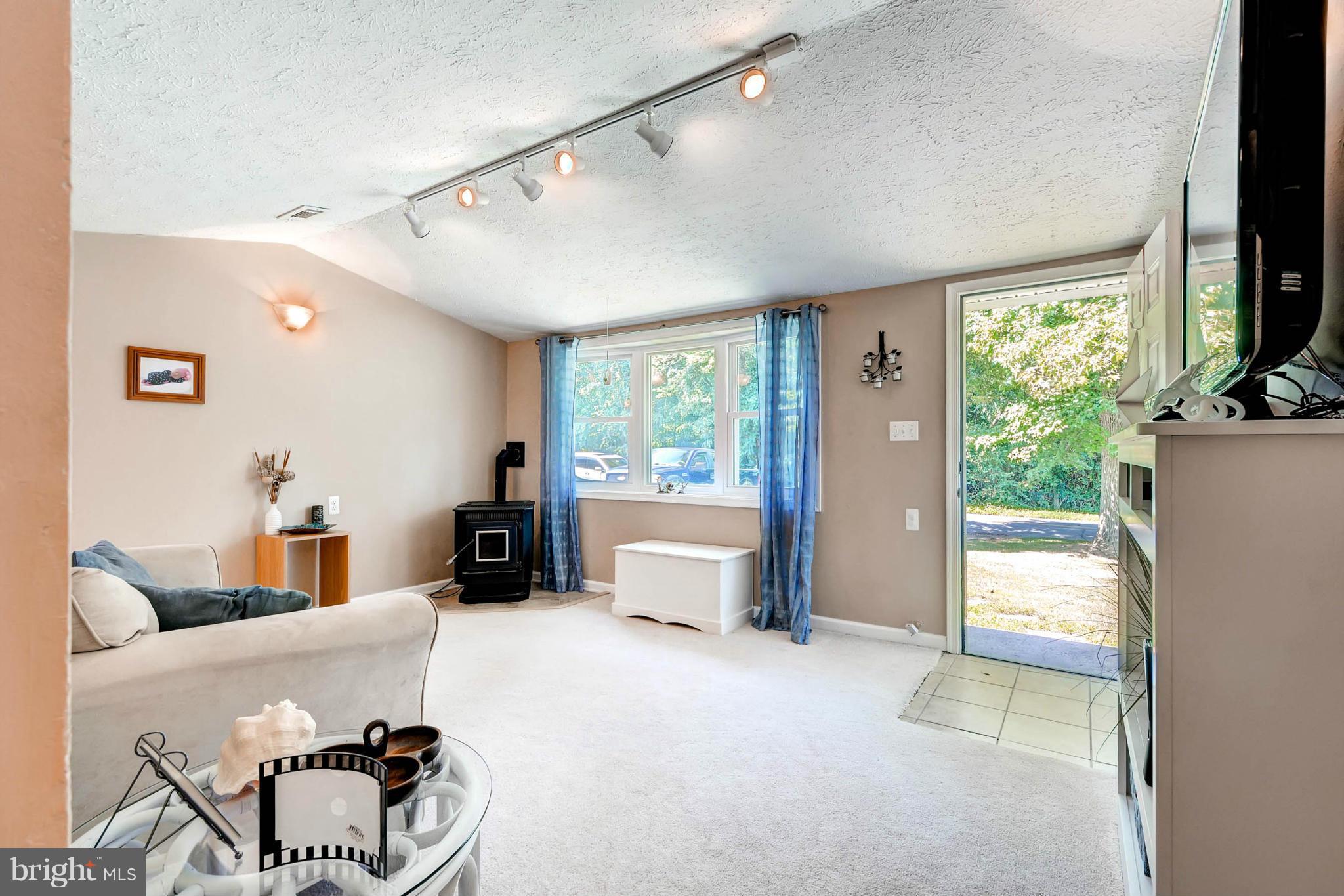 315 Flying Point Road Edgewood, MD 21040 - Photo 5 of 30 Living Room