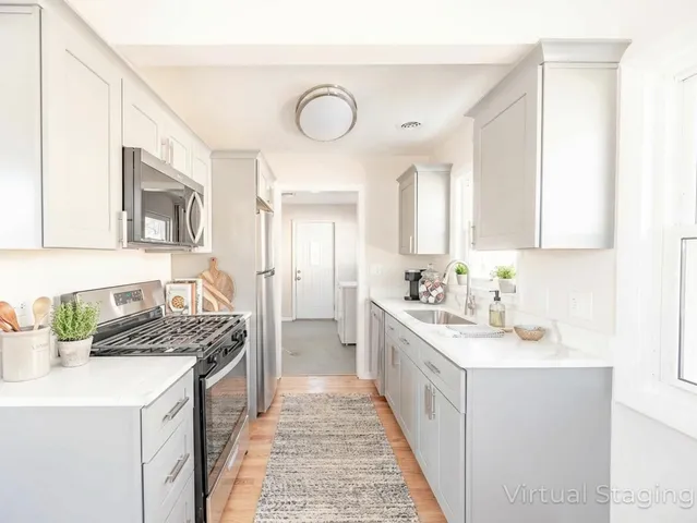 $344,900 | 1110 South Gables Boulevard, Wheaton, IL 60189