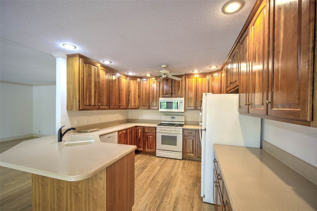 650 Glen Oak Drive Decatur, IL 62521 - Photo 15 of 44 Gallery Image 15