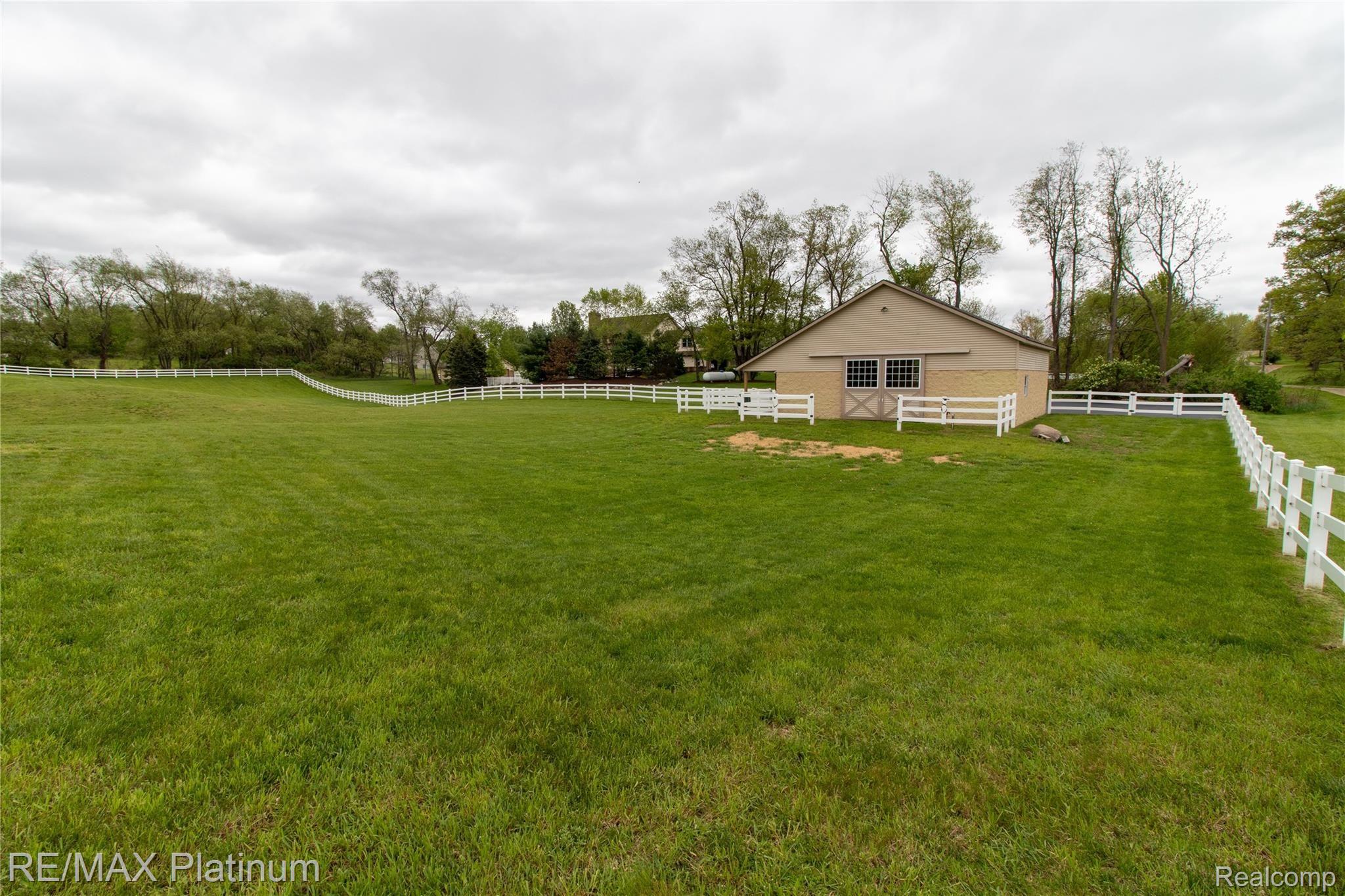12983 Holtforth Road Fenton, MI 48430 - Photo 77 of 90 77.jpg