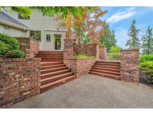 $1,119,000 | 29611 Old Rainier Road, Rainier, OR 97048