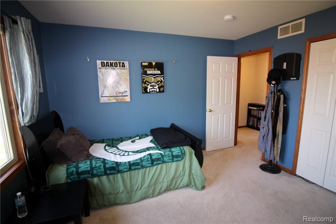 21265 Raintree Drive Macomb, MI 48044 - Photo 20 of 31 IMG_8257.JPG