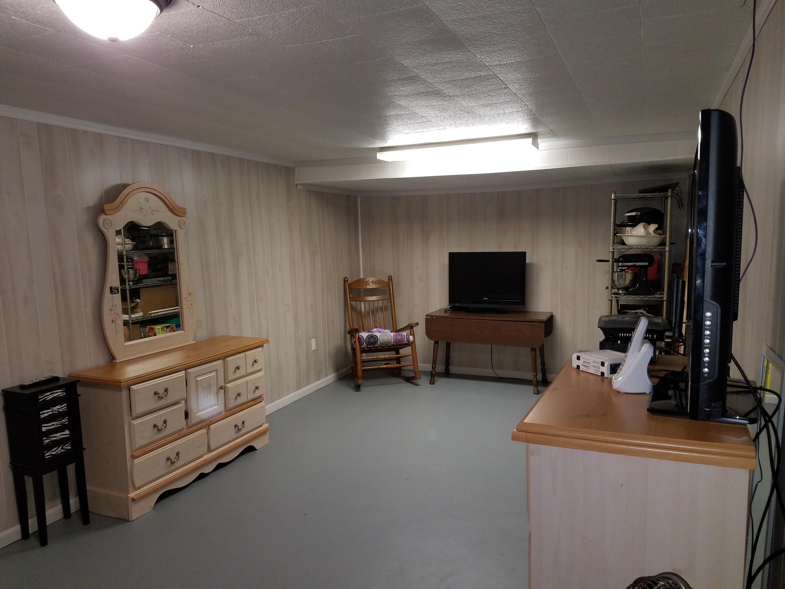 3313 Troxell Road Southeast Roanoke, VA 24014 - Photo 13 of 17 Lower room 2
