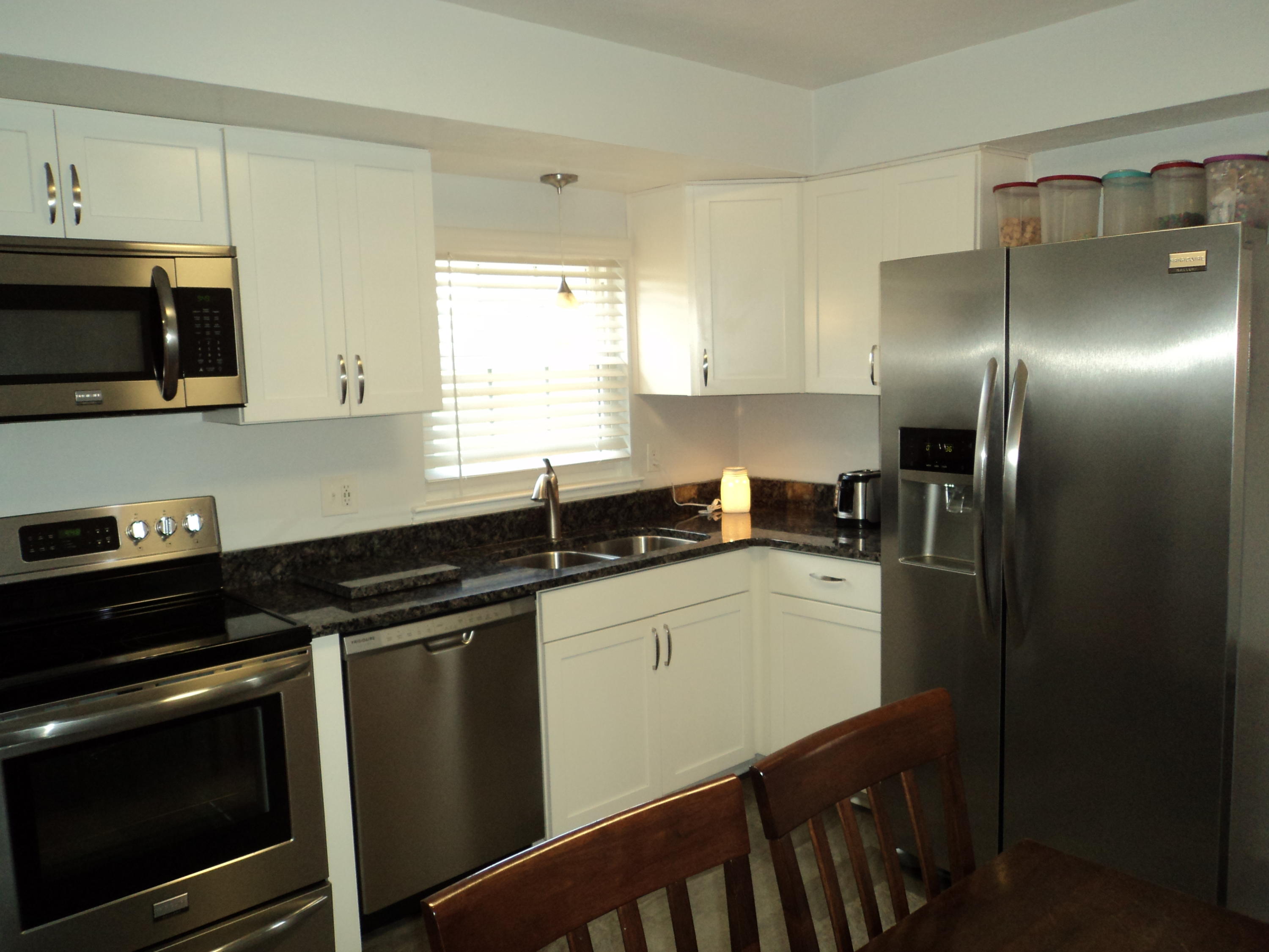 3313 Troxell Road Southeast Roanoke, VA 24014 - Photo 3 of 17 Kitchen