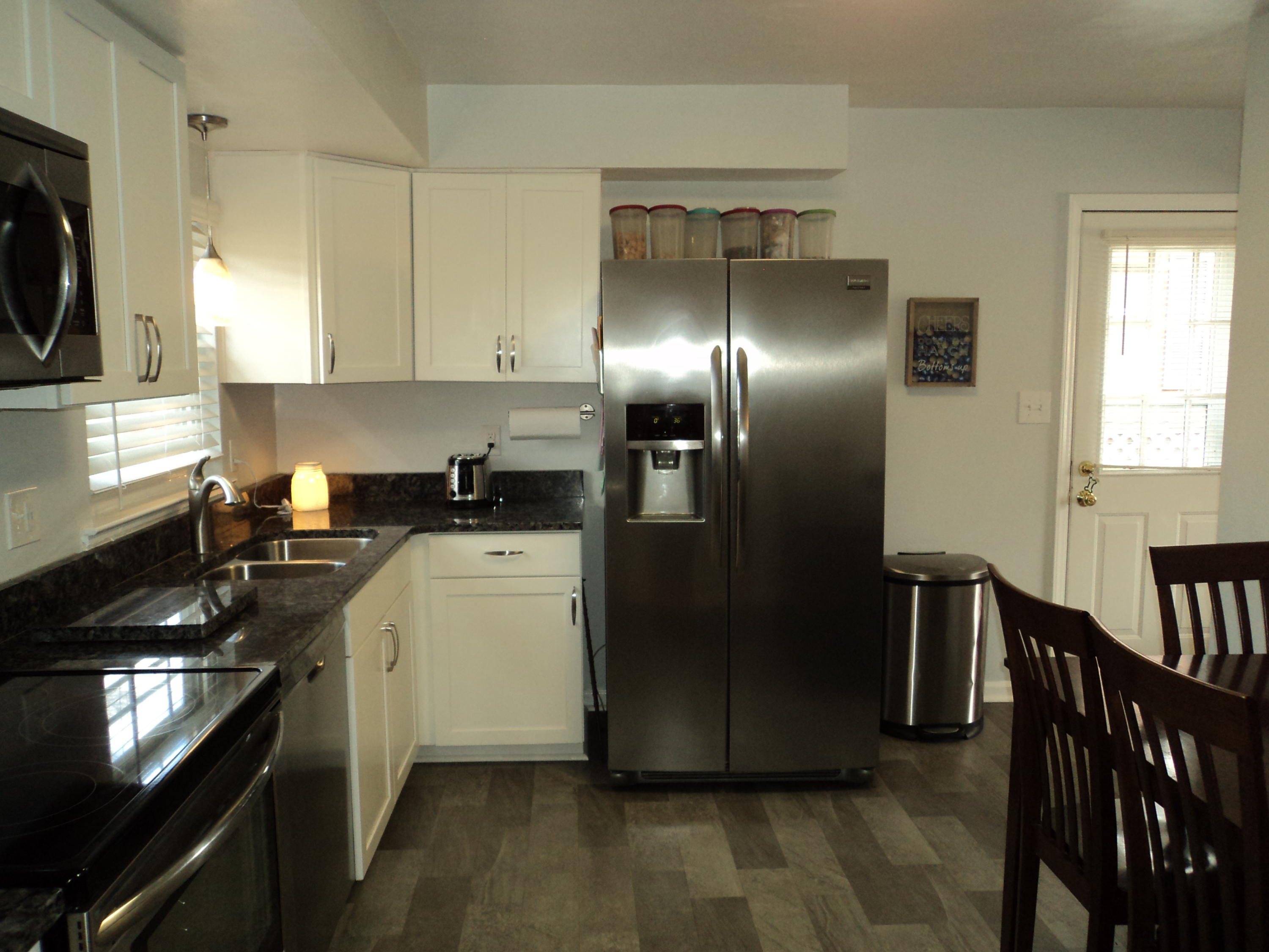 3313 Troxell Road Southeast Roanoke, VA 24014 - Photo 4 of 17 Kitchen2