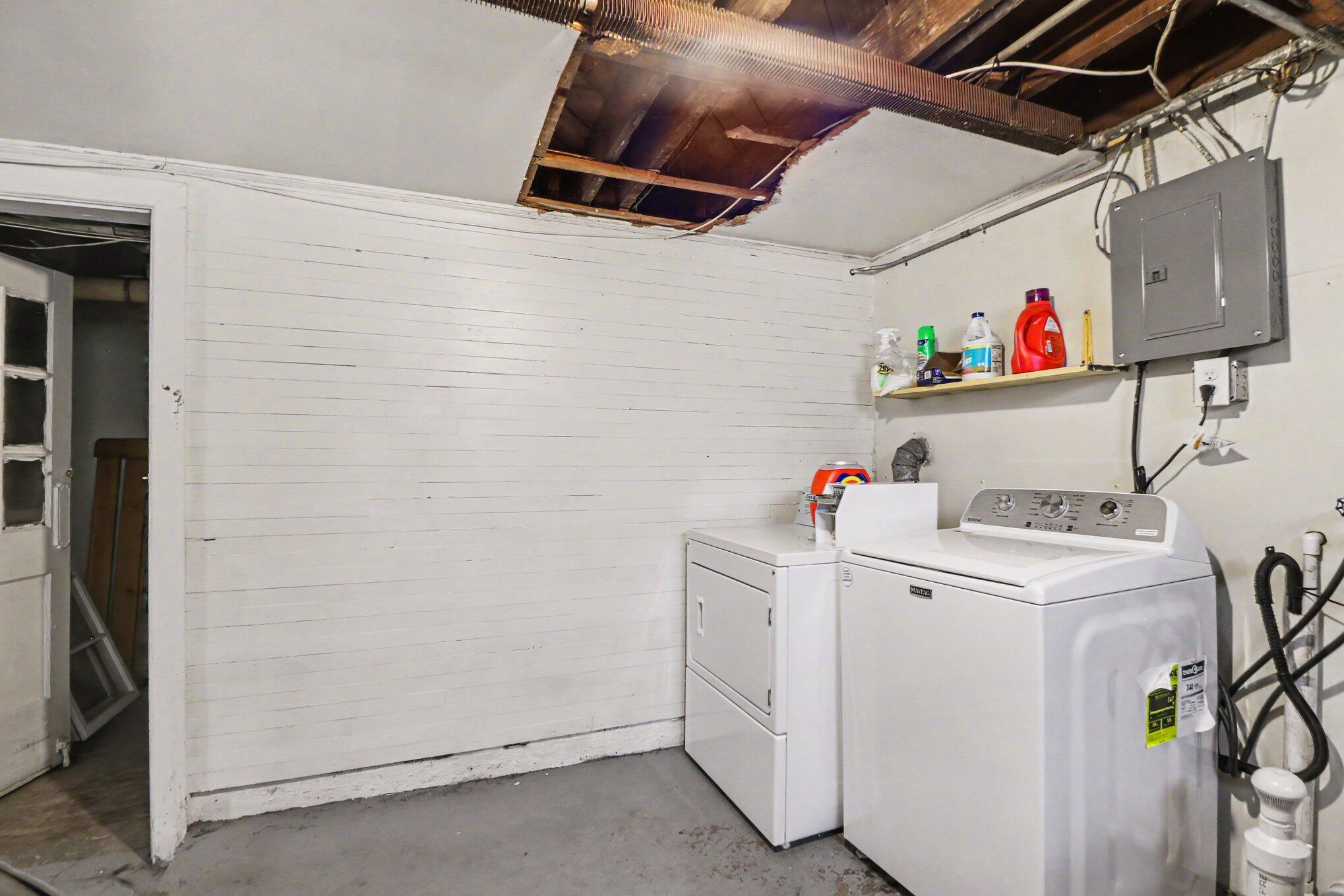 206 South Adams Street Hebron, IN 46341 - Photo 9 of 12 2038x1359