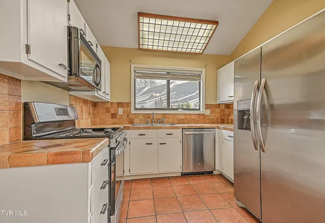 $260,000 | 605 Redstone Drive, Unit 21, Bristol, TN 37620